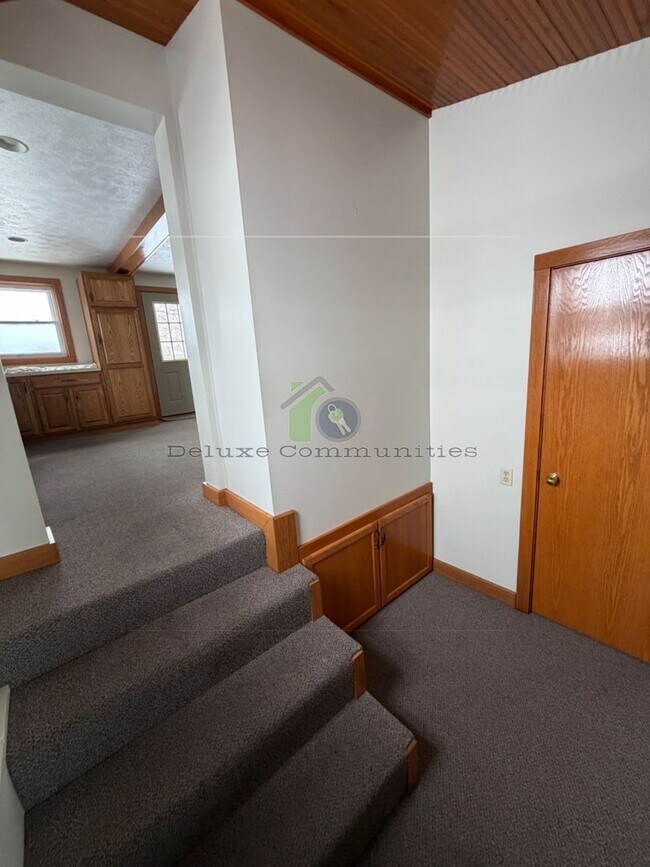 Building Photo - SINGLE FAMILY 2 Bed Available NOW in MARNE!