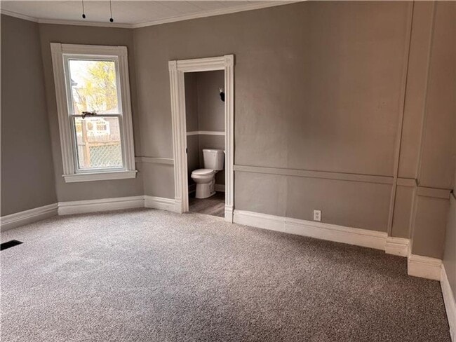 Building Photo - 809 Linden St