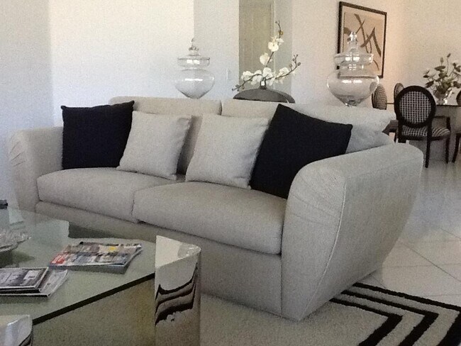 Building Photo - 8760 Shoal Creek Ln