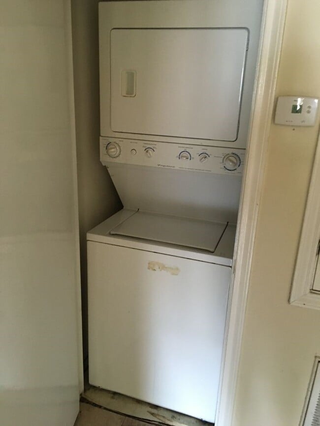 Building Photo - 1103 Dulles Ave