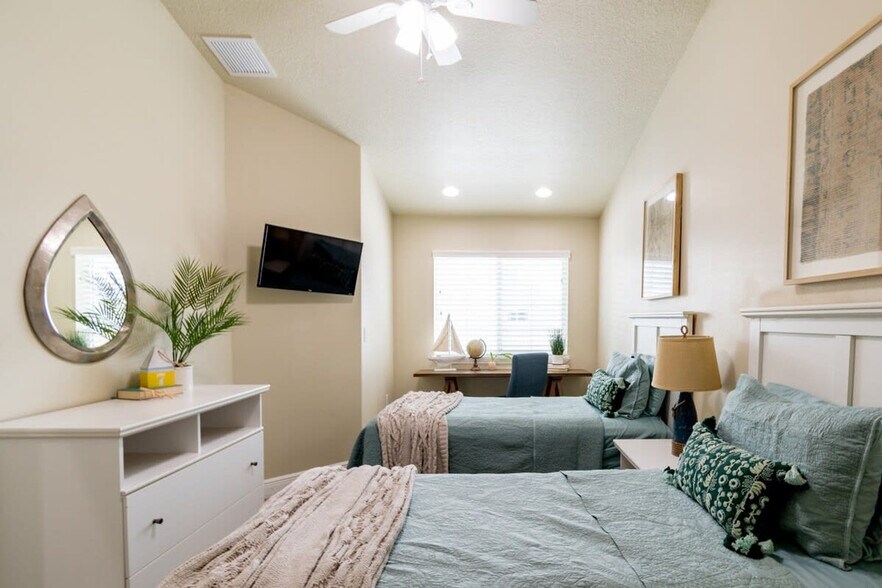 Building Photo - 202 Ivory Coral Ln