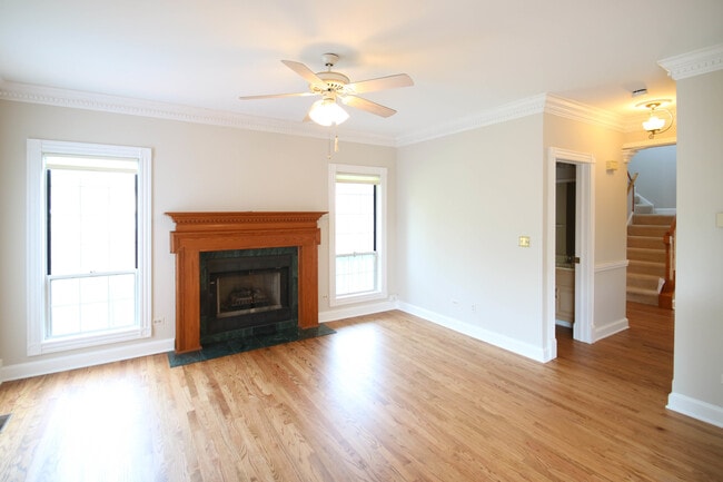 Building Photo - 648 W Parkside Dr