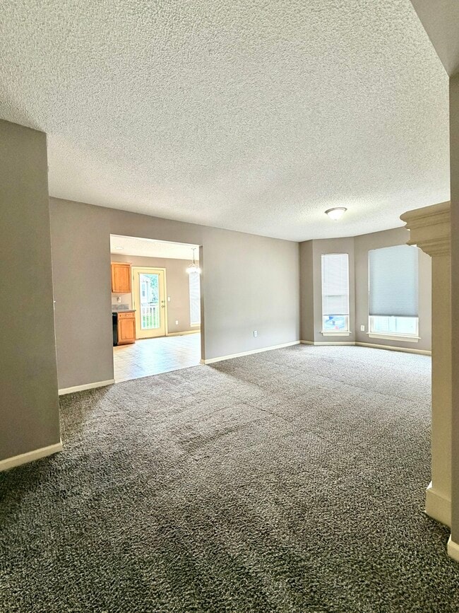 Building Photo - 224 N Hedge Ln