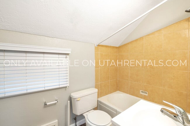 Building Photo - 263 28th St