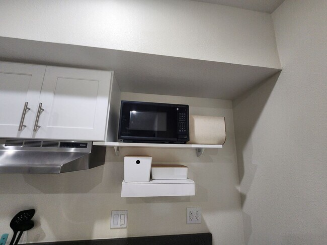 Building Photo - 228 N Soto St