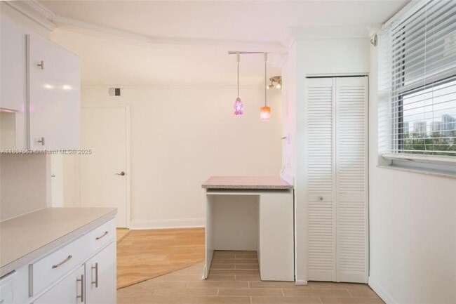 Building Photo - 2 bedroom in Sunny Isles Beach FL 33160