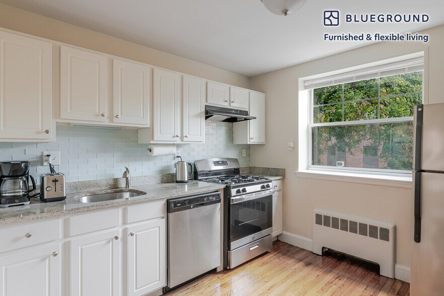 Building Photo - 264 Harvard St