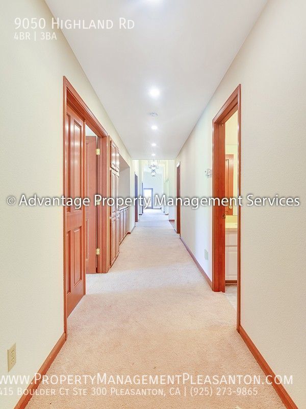 Building Photo - Unique 4 Bed / 3 Bath 3,484 Sq Ft Home off...