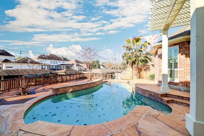 Building Photo - 20523 Riverside Pines Dr