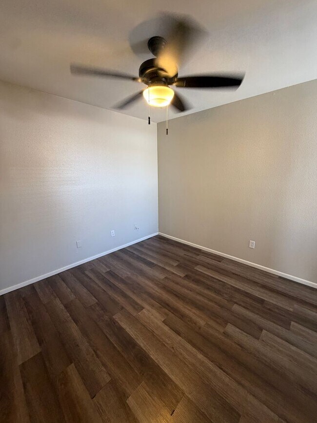 Building Photo - 1431 S Lazona Dr