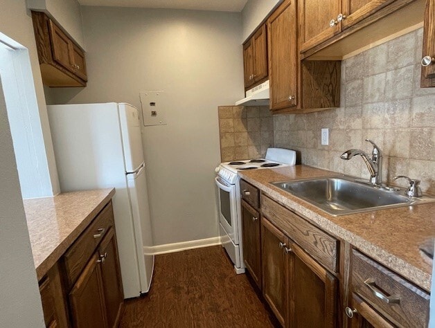 Kitchen from entry - 444 S Ashland Ave