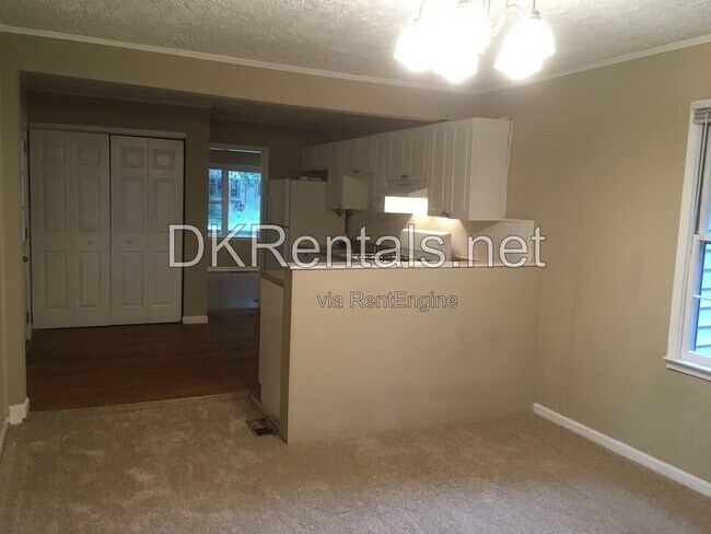 Building Photo - 808 Meadow Pl