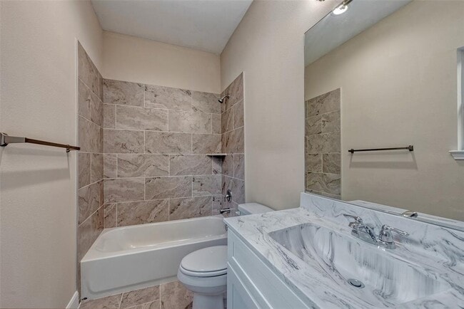 Building Photo - 4135 Du Pont St