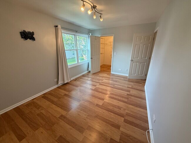 Building Photo - 362 Farmington Ln