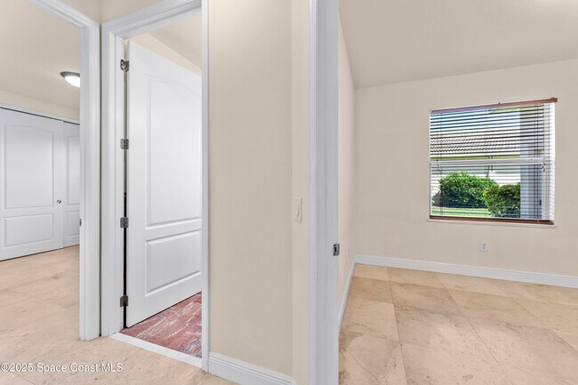 Building Photo - 3631 Thurloe Dr