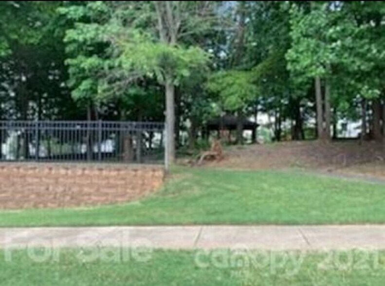 Building Photo - 1234 Rocket Ln