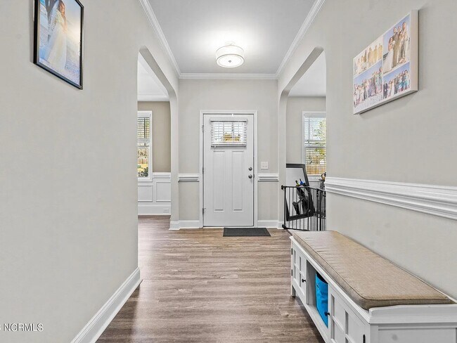 Building Photo - 615 Overland Ct