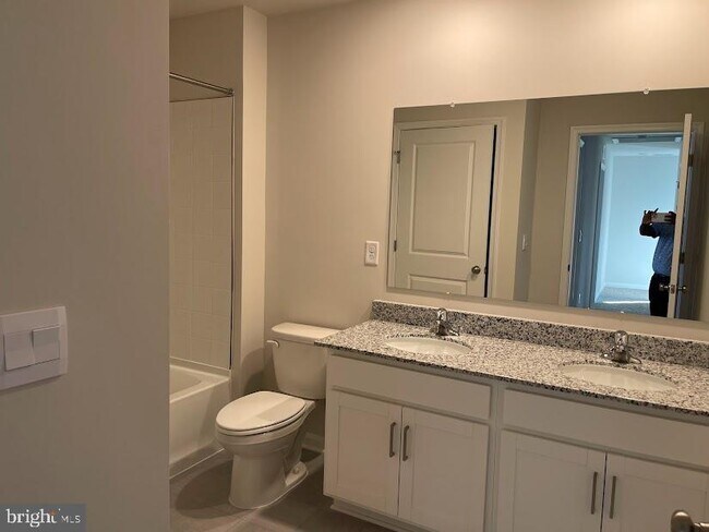 Building Photo - 129 Avery Dr