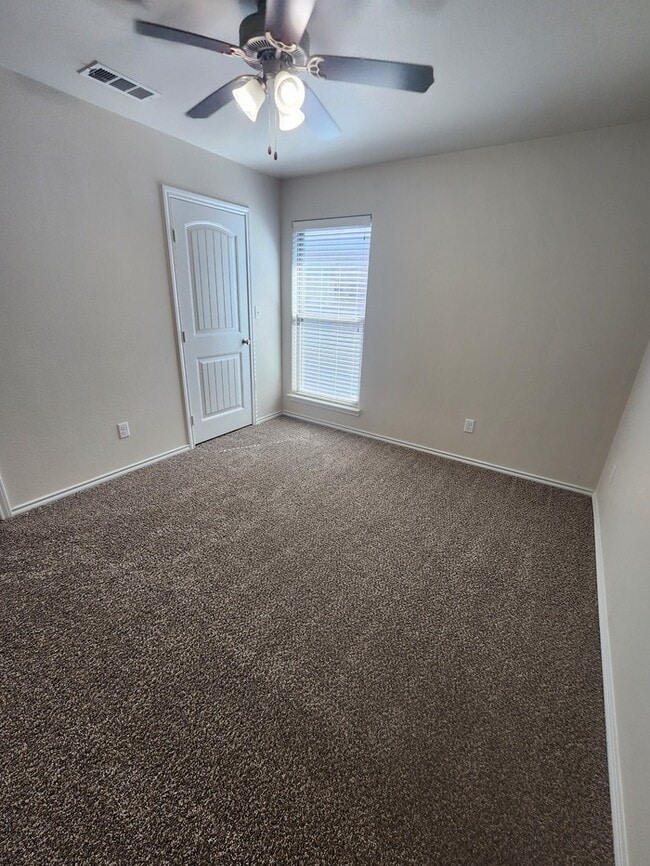 Building Photo - 3 bed 2 bath home in Lone Star Trails