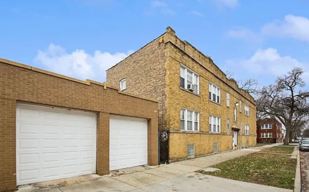 Building - 5021 W Belden St