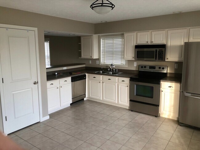 Building Photo - 2 Bdrm Avail July 2026;  $1,800 monthly