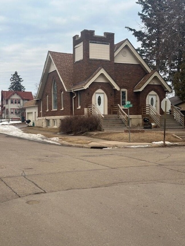 Primary Photo - 321 6th St