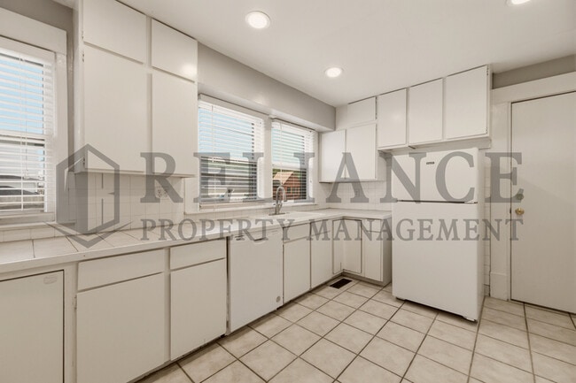 Building Photo - 111 N Clifton Ave