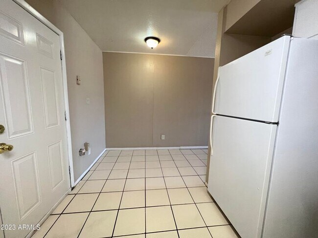 Building Photo - Apply Here https://realty480.appfolio.com/listings