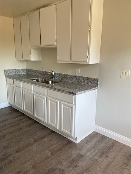 Building Photo - 936 N Washington Pl