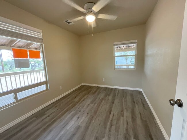 Building Photo - 1224 Nora Ln