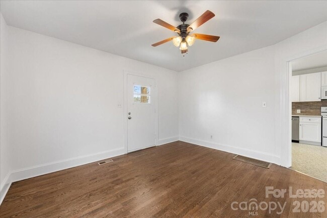 Building Photo - 5711 Oak Dr