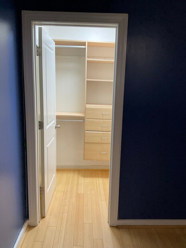 Building Photo - 701 Lamont St NW