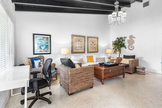 Building Photo - 342 NE 7th Ave