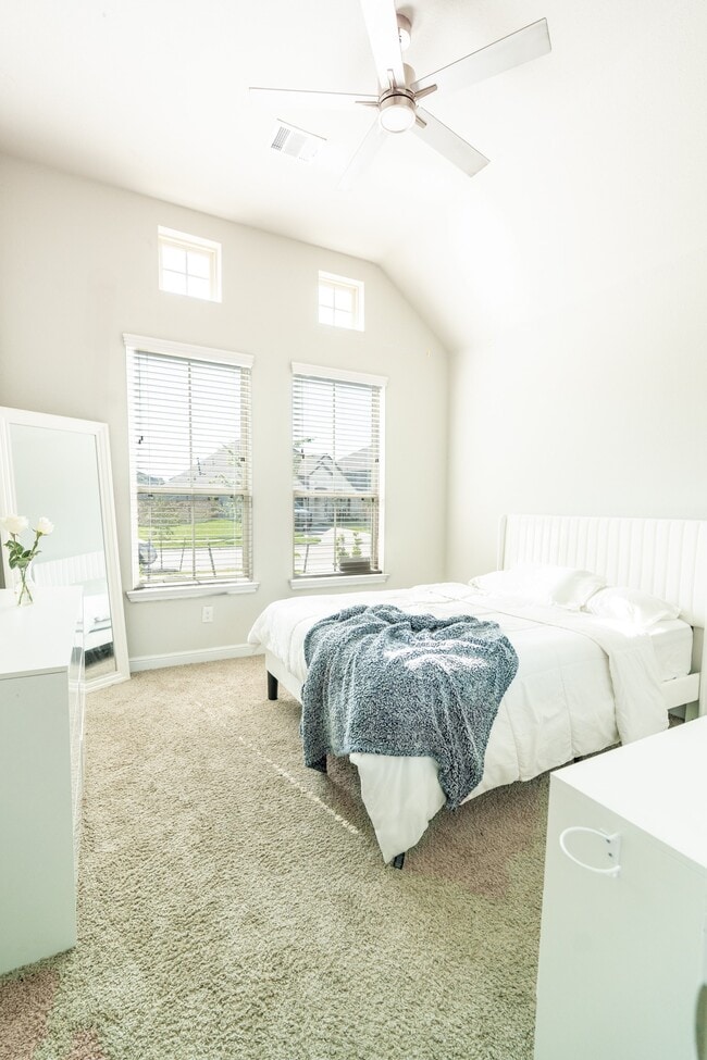 Building Photo - 1720 Daylight Lk Dr