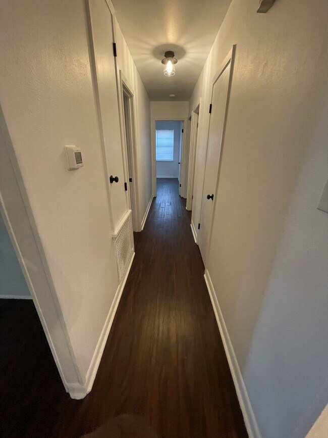 Building Photo - Beautiful 3 Bedroom Home in Southern Hills