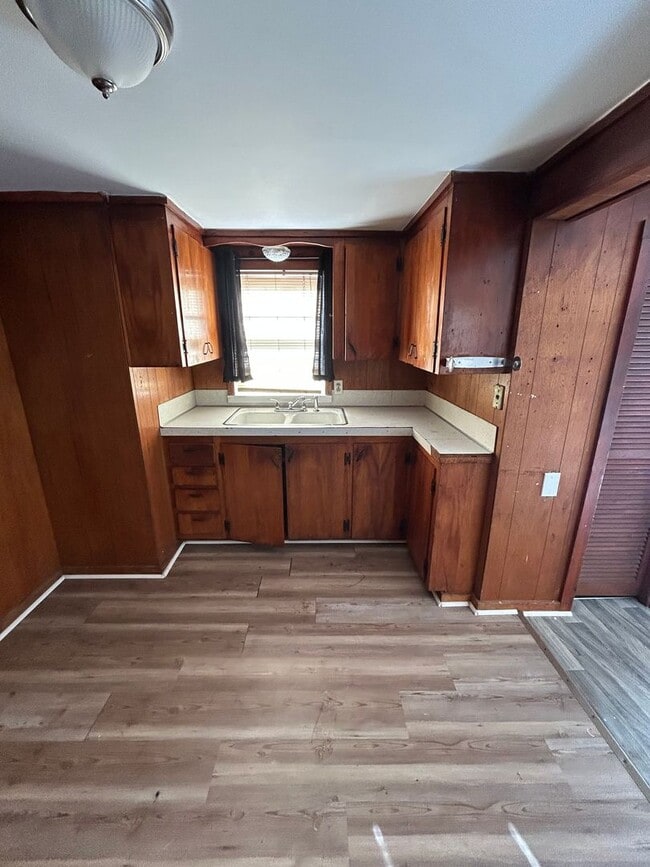 Building Photo - 2 Bedroom