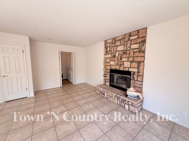 Building Photo - 139 Greenbriar Way