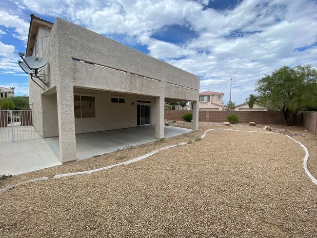 Building Photo - Beautiful 2 bed/2.5 bath home located in S...