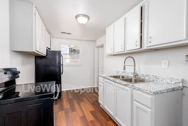 Building Photo - 2212 20th St N