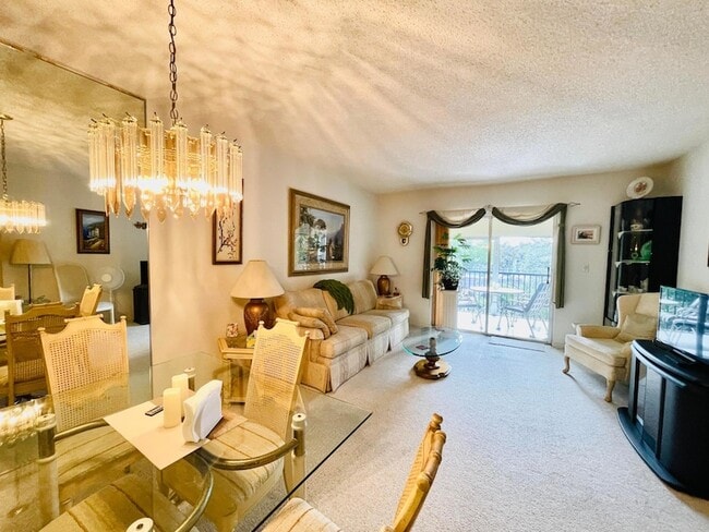 Building Photo - 257 S Cypress Rd