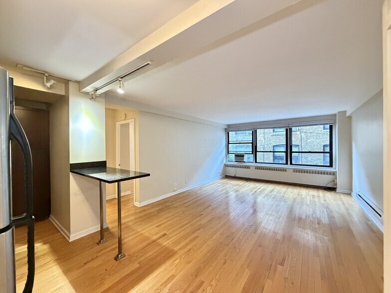 Building Photo - 4180 N Marine Dr