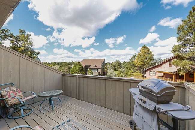 Building Photo - 2650 N Valley View Rd