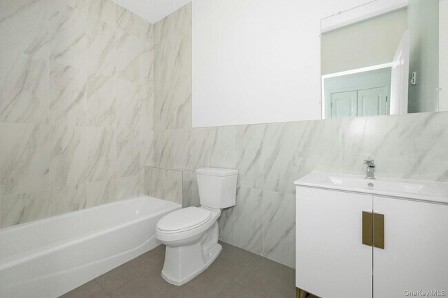 Building Photo - 962 US-9W