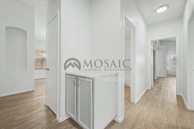 Building Photo - 2441 W Indigo Dr