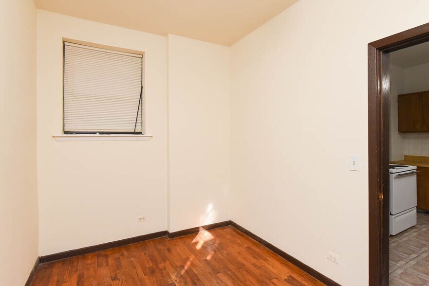 Building Photo - 3149 W Medill Ave