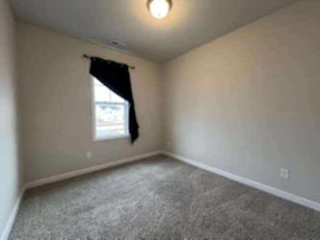 Building Photo - Spacious