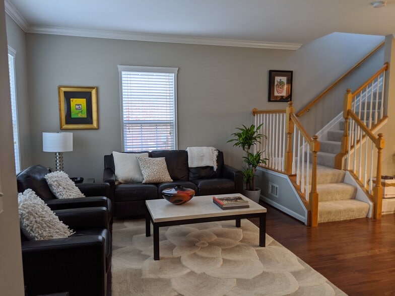 Family Room #2 - 316 Cross Green St