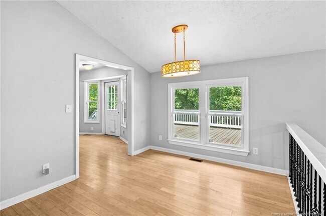 Building Photo - 904 Dandridge Dr
