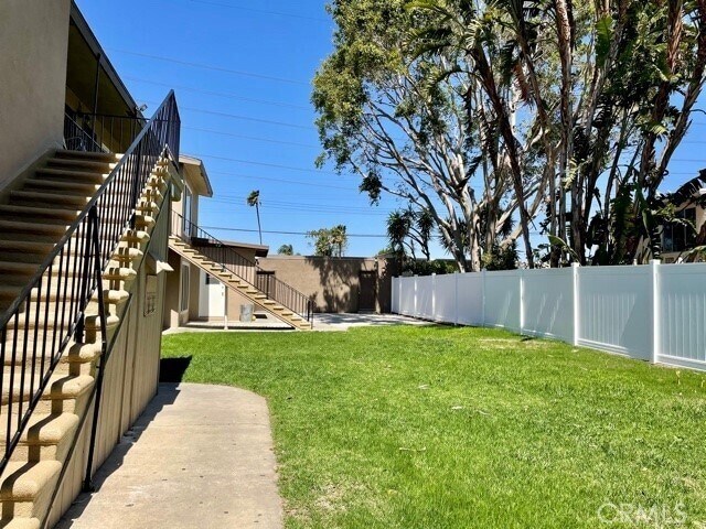 Building Photo - 1835 W Crestwood Ln