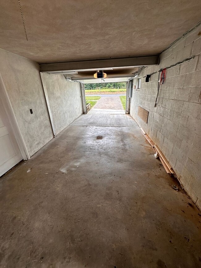 Building Photo - 3 bedroom 1.5 bath Lower Allen Township